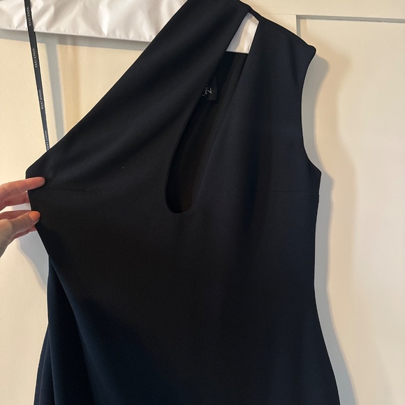 Solace London Krista Maxi Dress in Black - Picture 3 of 5